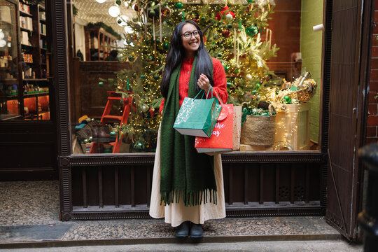 Young woman christmas shopping in London street