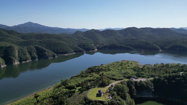화순적벽 적벽 창랑적벽 물염적벽 보산적벽 화순 적벽 절벽 암벽 절경 명승 명승지 호수 저수지 동복호 동복댐 반영 수면 반영 산 산세 산봉우리 경치 자연 풍경 관광지 한국 명소 국명승 명승제85호 전라남도
