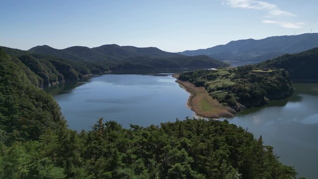 화순적벽 적벽 창랑적벽 물염적벽 보산적벽 화순 적벽 절벽 암벽 절경 명승 명승지 호수 저수지 동복호 동복댐 반영 수면 반영 산 산세 산봉우리 경치 자연 풍경 관광지 한국 명소 국명승 명승제85호 전라남도