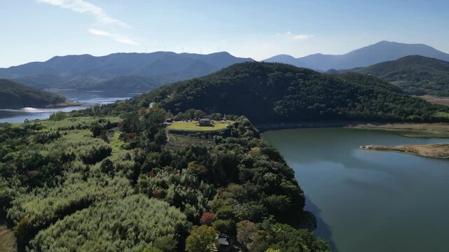 화순적벽 적벽 창랑적벽 물염적벽 보산적벽 화순 적벽 절벽 암벽 절경 명승 명승지 호수 저수지 동복호 동복댐 반영 수면 반영 산 산세 산봉우리 경치 자연 풍경 관광지 한국 명소 국명승 명승제85호 전라남도