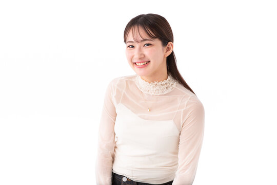 女性, 日本人, 笑顔, 人物, 白バック, 1人, 20代, 若い, カジュアル, 健康, ポートレート, かわいい, 東洋人, アジア人, 女の子, 私服, 学生, 大学生, 美人, 綺麗, ポーズ, ナチュラル, 爽やか, ライフスタイル, 屋内, 清潔感, 明るい, カメラ目線, スマイル, 楽しい, 白背景, 上半身, 嬉しい, 喜び, ポジティブ
