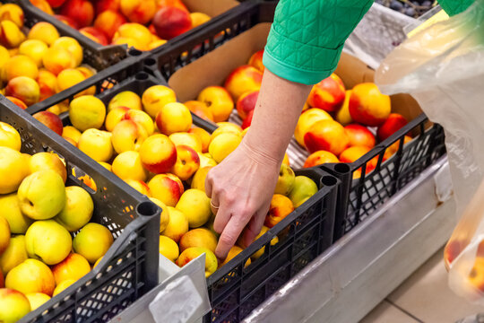 Fresh peaches for sale at a grocery store
