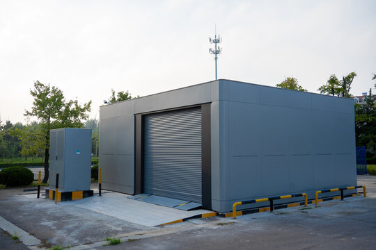 Modular Fast-Swap Station for EV Charging and Battery Swapping