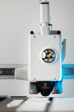 Modern additive manufacturing printhead during calibration proces