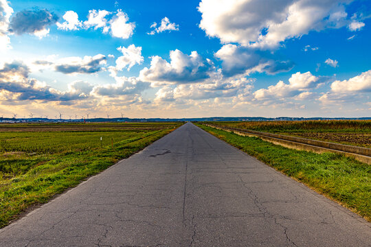 田んぼ道」の写真素材 | 118,651件の無料イラスト画像 | Adobe Stock