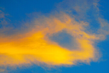 Obraz premium Clouds and the light reflected from the sunset, Dramatic sky background