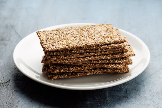 Wholegrain Crispbread with Sesame and Flax Seeds