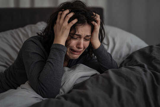 donna che piange depressa depressione ansia piangere tristezza 