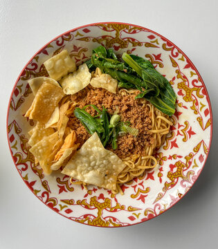 Fried Chicken Noodles with Crispy Pangsit Wonton and Fresh Greens