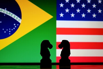 Brazil and United States flags behind chess knight pieces. Diplomatic strategy, international relations, and geopolitical negotiation.  © Blossom Stock Studio