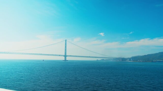フェリー船上から望む明石海峡大橋 4Kシネマティック映像素材