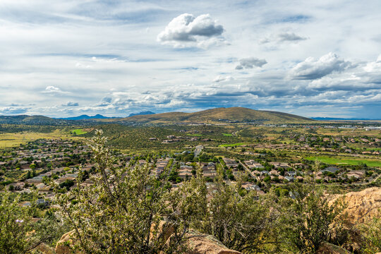 a view of green landscape in Prescott valley Arizona in the summer 