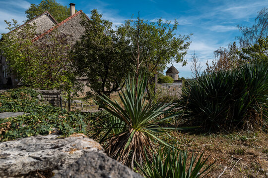 Vues et patrimoine architectural du village de Chateau Chalon