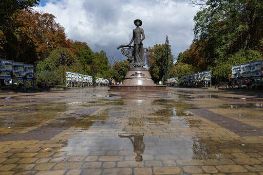  Bronze monument to famous opera singer Solomiya Krushelnytska in city square