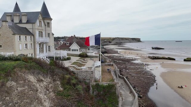 Arromanches-les-Bains et l'ancien port artificiel utilis&eacute; pour le d&eacute;barquement en Normandie