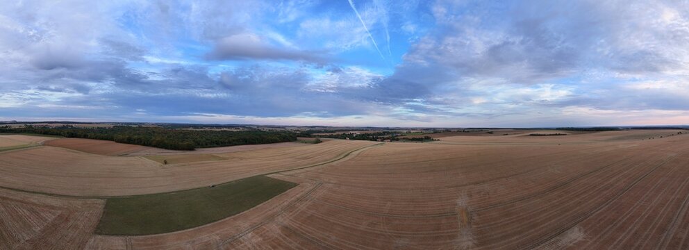 Vue a&eacute;rienne panoramique du parc &eacute;olien pr&egrave;s de Vitry-le-Fran&ccedil;ois. La Marne est le deuxi&egrave;me d&eacute;partement de France o&ugrave; l'on trouve le plus d'&eacute;oliennes, .avec 479 machines