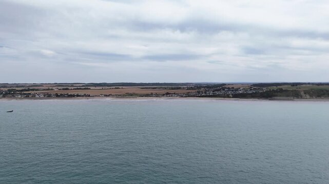 Arromanches-les-Bains et l'ancien port artificiel utilis&eacute; pour le d&eacute;barquement en Normandie