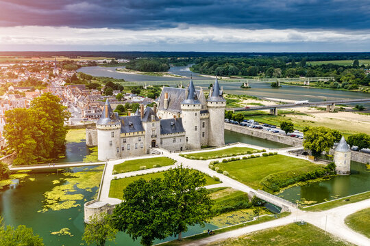 Ch&acirc;teau de Sully‑sur‑Loire, located in the Loiret department of the Centre‑Val de Loire region in France, is a medieval riverside fortress known for its towers and scenic views along the Loire River.