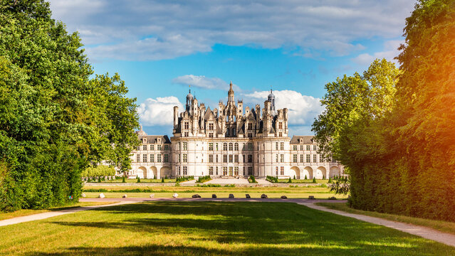 Ch&acirc;teau de Chambord, located in the Loir‑et‑Cher department of the Centre‑Val de Loire region in France, is a grand Renaissance castle known for its iconic architecture.