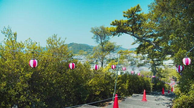 小豆島の夏祭りを彩る提灯と坂道 4Kシネマティック映像素材