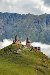 Obraz premium Gergeti Trinity Church (Tsminda Sameba), Holy Trinity Church near the village of Gergeti in Caucasian mountains, Georgia