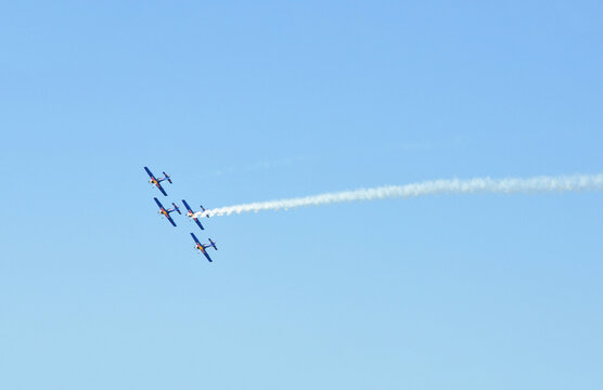 Photo of four planes doing acrobat
