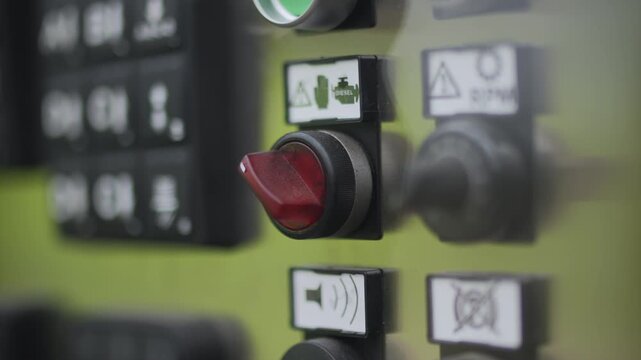 Engine control panel on self propelled modular transporter