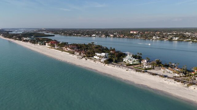 Luxury oceanfront homes along Casey Key, a barrier island, in Sarasota County, Florida. 