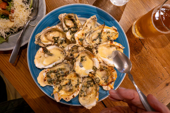 Solomons, Maryland USA A plate of a dozen roasted oysters