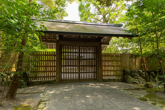 新緑に包まれた伊勢神宮