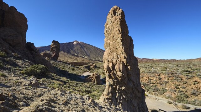 Roques de Garcia, impressive rock column in front of a volcano under clear blue sky, Teide, Parque Nacional del Teide, Teide National Park, volcano, volcanism, UNESCO World Heritage Site, Tenerife, Canary Islands, Spain