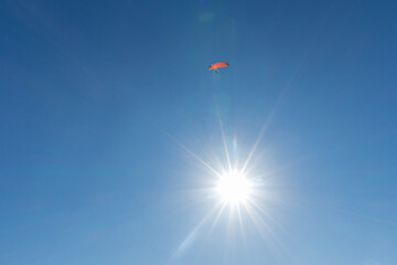 Clear blue sky with wispy clouds drifting gently y Cadiz, Spain © josevgluis