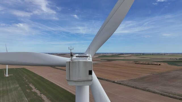 Vue a&eacute;rienne panoramique du parc &eacute;olien pr&egrave;s de Vitry-le-Fran&ccedil;ois. La Marne est le deuxi&egrave;me d&eacute;partement de France o&ugrave; l'on trouve le plus d'&eacute;oliennes, .avec 479 machines