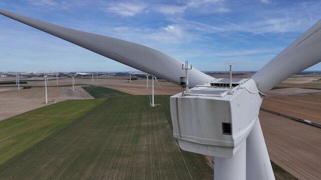 Vue a&eacute;rienne panoramique du parc &eacute;olien pr&egrave;s de Vitry-le-Fran&ccedil;ois. La Marne est le deuxi&egrave;me d&eacute;partement de France o&ugrave; l'on trouve le plus d'&eacute;oliennes, .avec 479 machines