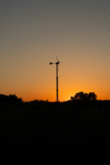 Obraz premium sunset silhouette of wind turbines 