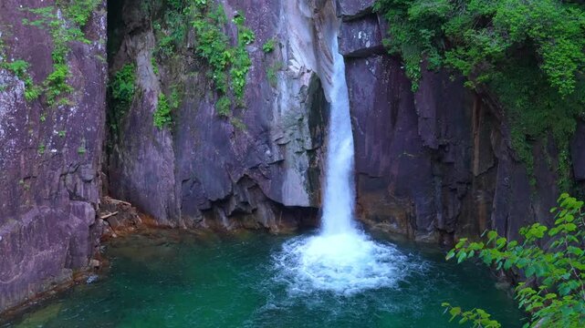【スローモーション】夏の柿其渓谷・牛ヶ滝のスローモーション