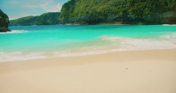Relaxed island holiday atmosphere ocean waves and sandy Kelingking Beach Nusa Penida Bali