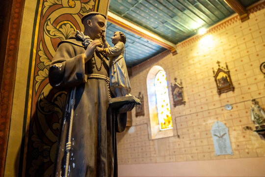 Statue of Saint Anthony of Padua holding the Child Jesus, Gers, Saint Georges, France
