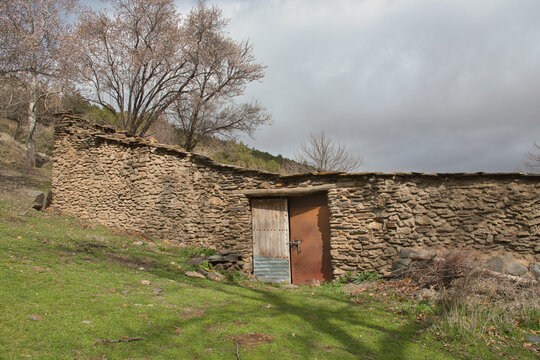 abandoned stone country house; rural depopulation