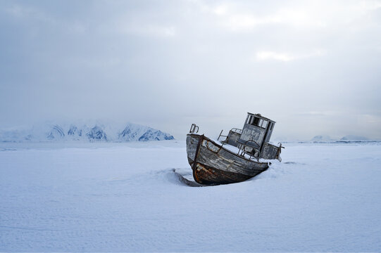 Imbarcazione abbandonata alle isole Svalbard