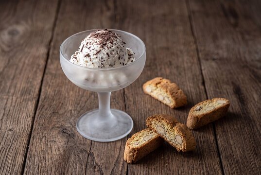 italian gelato & almond biscotti
