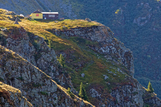 Refuge Jean Collet above steep cliffs in Belledonne