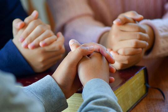 Christian life crisis prayer to god. Christian Bible Study Concepts.	
