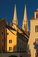 Obraz premium Scenic daytime view of historic Görlitz, Germany. Beautiful cityscape featuring medieval Old Town architecture, cobblestone streets, colorful facades, and the Peterskirche in bright summer sunlight.