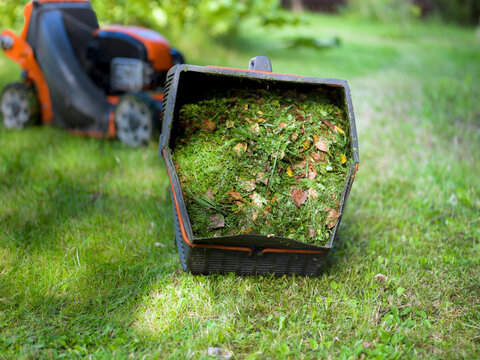 full lawn mower grass catcher