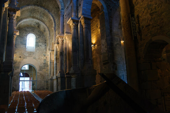 Sant Pere de Roda monastery interior architecture and columns