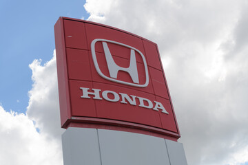 Fototapeta premium pylon sign at Parkway Honda, a dealer, located at 1681 Eglinton Av E (North York), Toronto