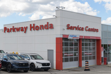 Fototapeta premium sign at Parkway Honda/Service Centre, a dealer, located at 1681 Eglinton Av E (North York), Toronto
