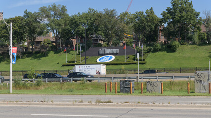 Obraz premium wide distant view of cars on the Gardiner Expressway and Toronto sign with logo - seen from about 1491 Lake Shore Blvd W