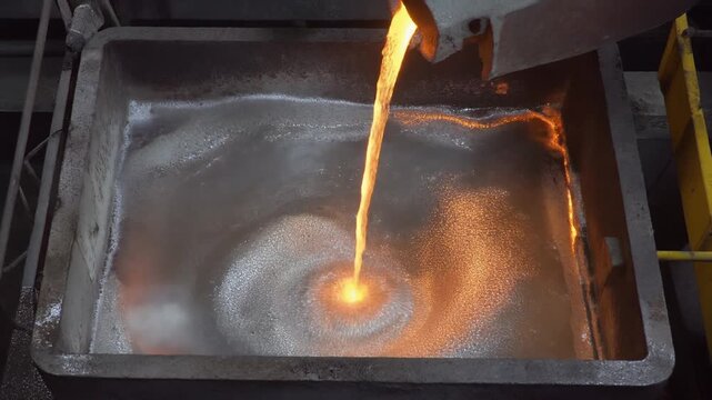 Molten aluminium into an ingot mould